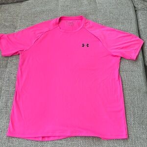 New without tags
men’s Under Armour dry fit tee
size L
color: pink